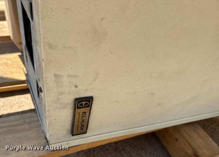 image for item DE2243 (2) drinking fountains