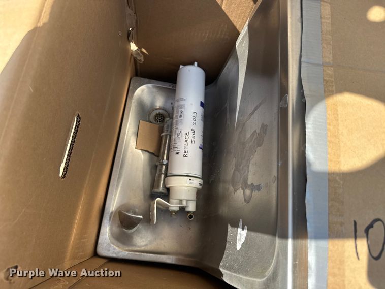 image for item DE2243 (2) drinking fountains