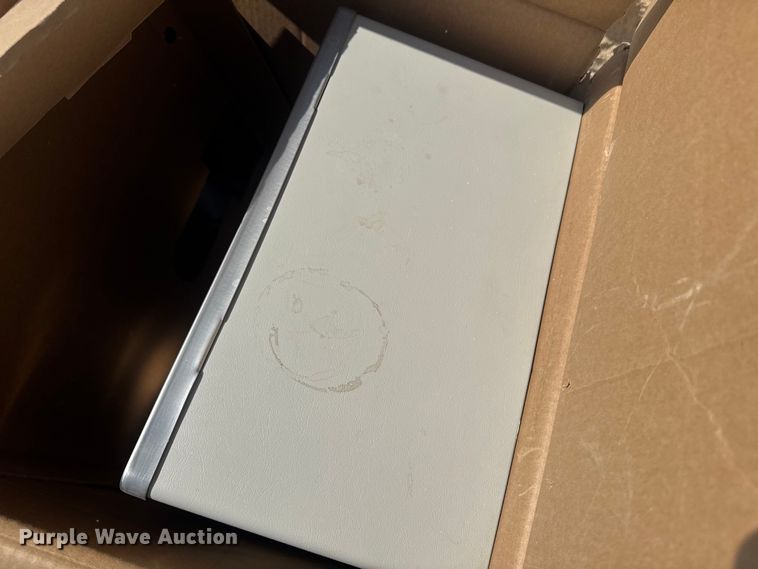 image for item DE2243 (2) drinking fountains