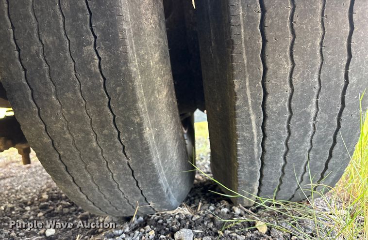 image for item DE2253 2009 Landoll tilt deck equipment trailer