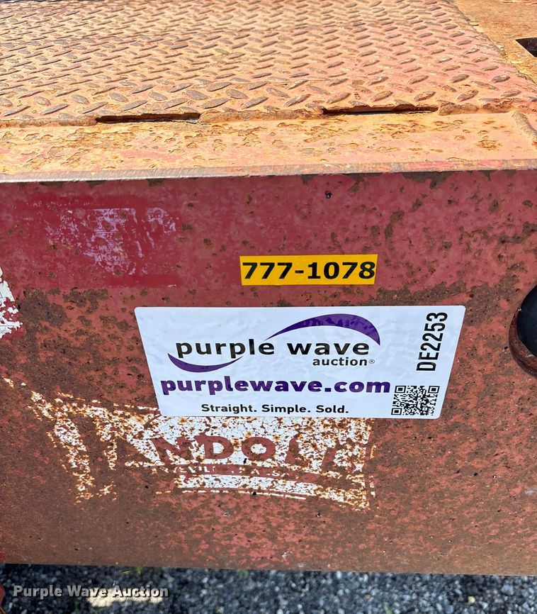 image for item DE2253 2009 Landoll tilt deck equipment trailer