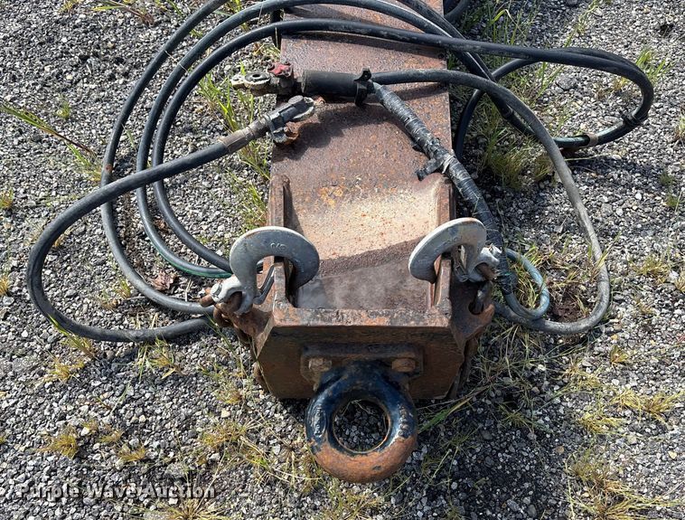 image for item DE2254 2009 Landoll tilt deck equipment trailer