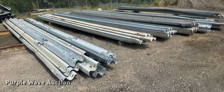 image for item DE2255 Approximately 129 pieces of guard rail