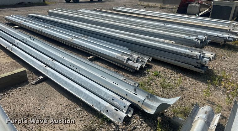 image for item DE2255 Approximately 129 pieces of guard rail