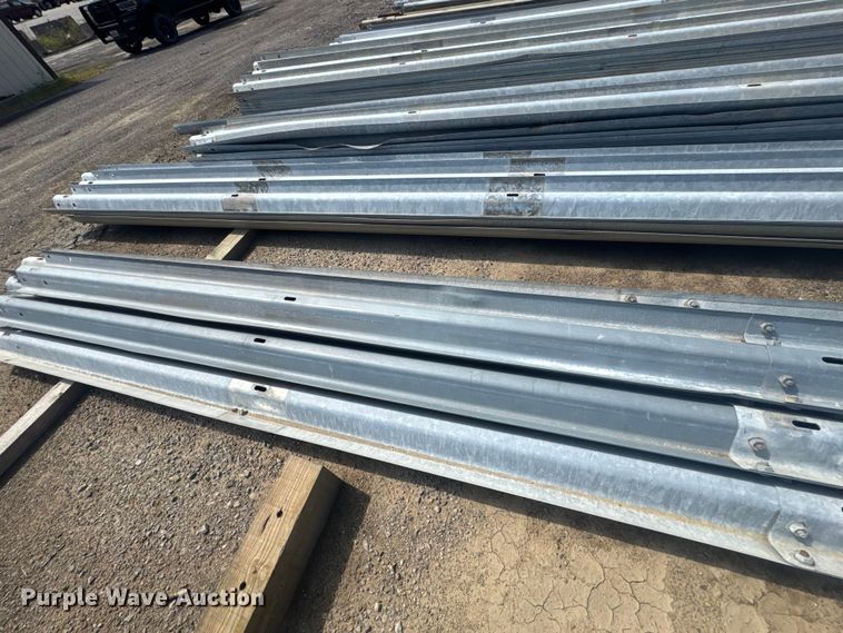 image for item DE2255 Approximately 129 pieces of guard rail
