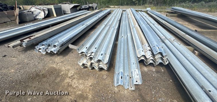 image for item DE2255 Approximately 129 pieces of guard rail
