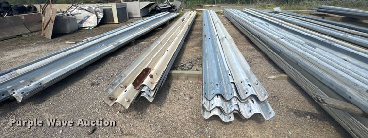 image for item DE2255 Approximately 129 pieces of guard rail