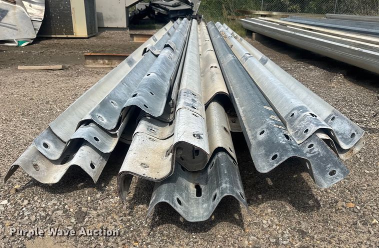 image for item DE2255 Approximately 129 pieces of guard rail