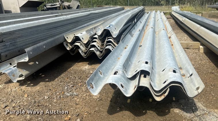image for item DE2255 Approximately 129 pieces of guard rail