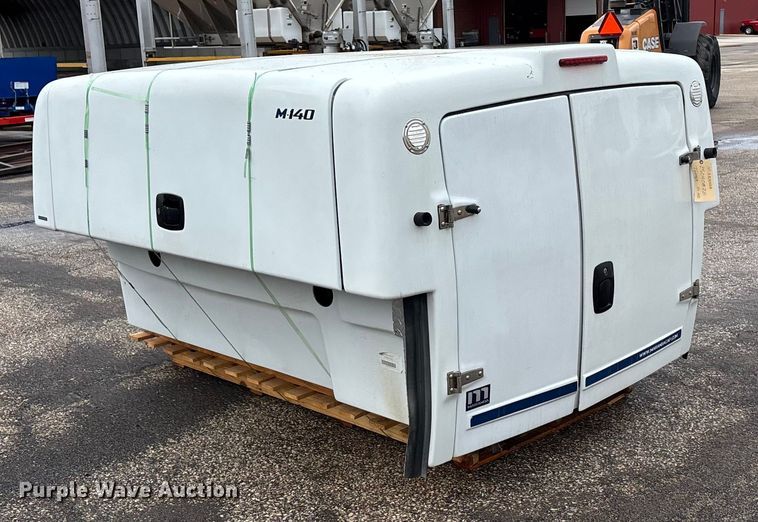 image for item DY6472 Maranda M-140 pickup truck topper