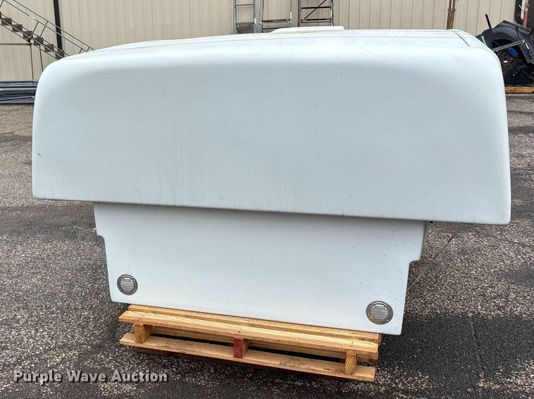 image for item DY6472 Maranda M-140 pickup truck topper