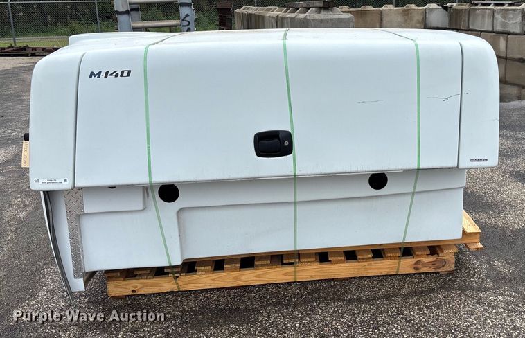 image for item DY6472 Maranda M-140 pickup truck topper