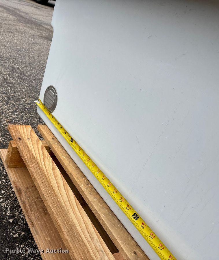 image for item DY6472 Maranda M-140 pickup truck topper