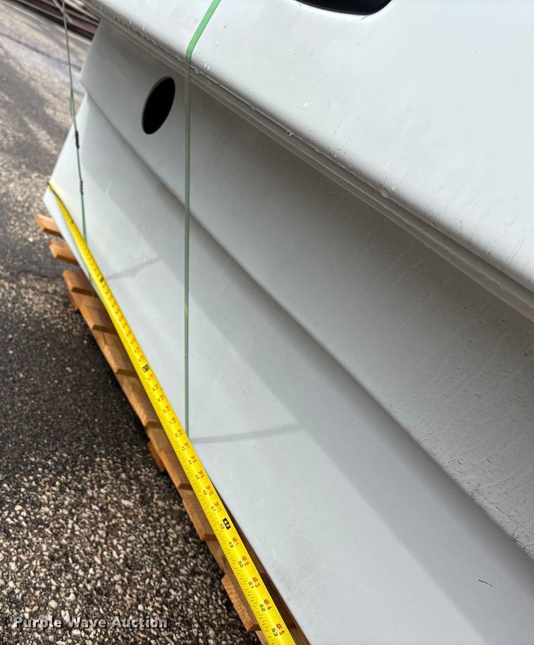 image for item DY6472 Maranda M-140 pickup truck topper