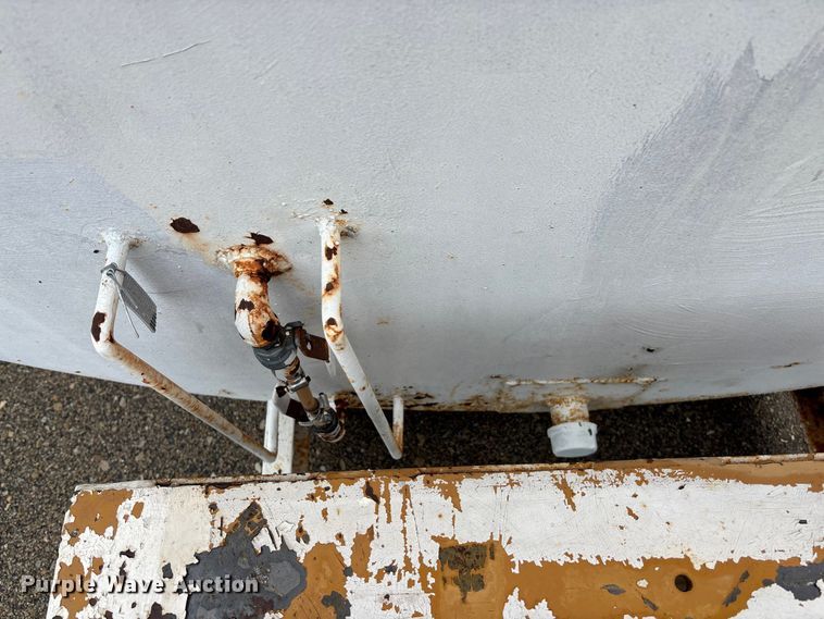 image for item DY6493 Fuel tank