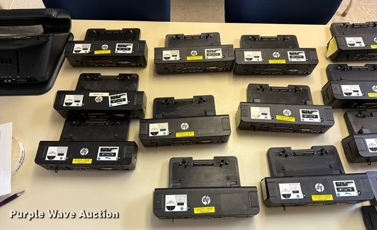 image for item DY8130 (17) docking stations