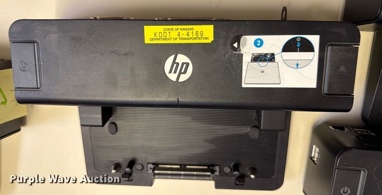 image for item DY8130 (17) docking stations