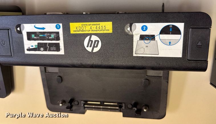 image for item DY8130 (17) docking stations