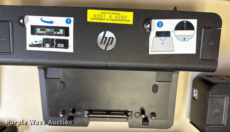 image for item DY8130 (17) docking stations