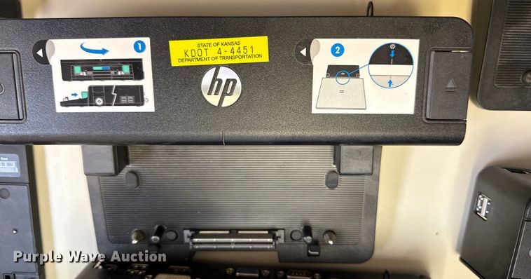 image for item DY8130 (17) docking stations