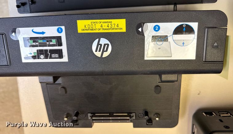 image for item DY8130 (17) docking stations