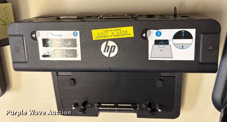 image for item DY8130 (17) docking stations