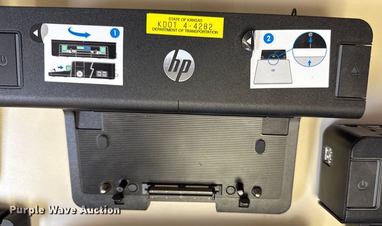 image for item DY8130 (17) docking stations