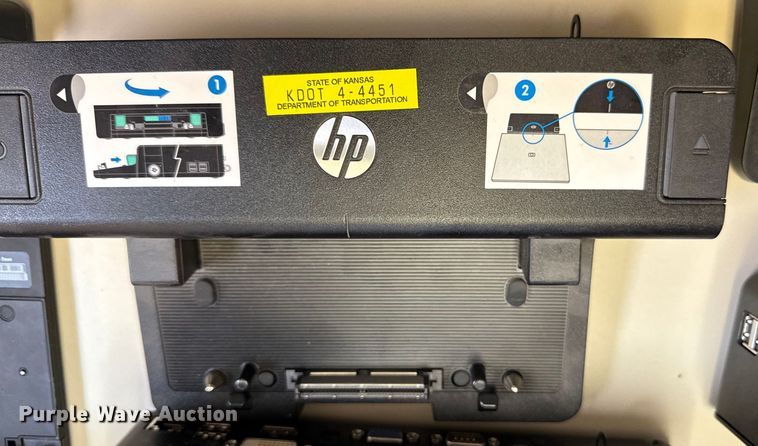 image for item DY8130 (17) docking stations