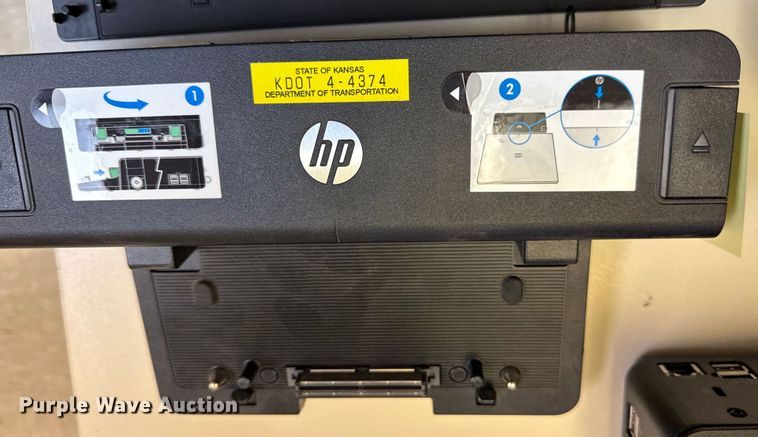 image for item DY8130 (17) docking stations