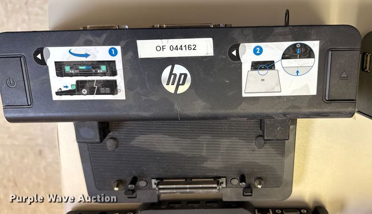 image for item DY8130 (17) docking stations