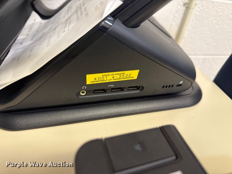 image for item DY8130 (17) docking stations