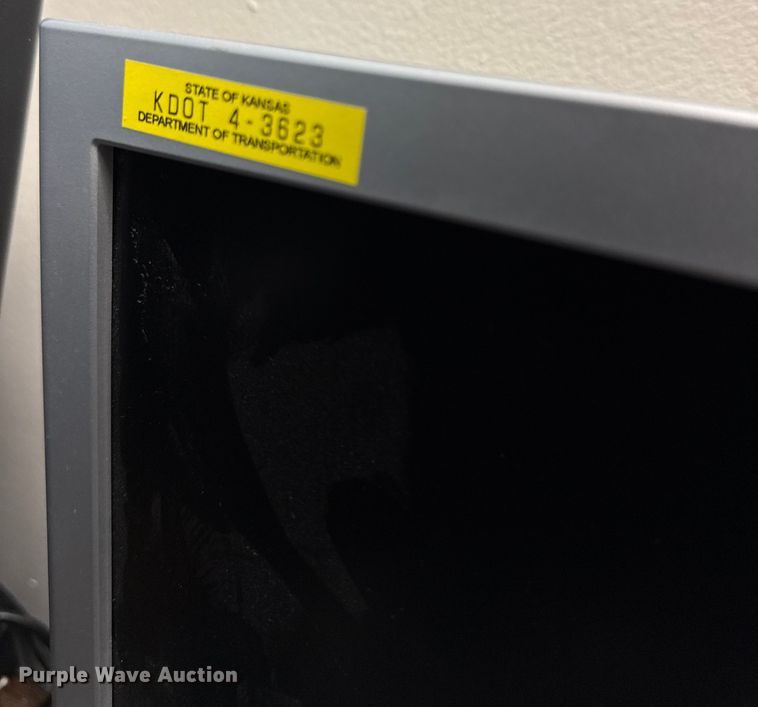 image for item DY8134 (23) monitors