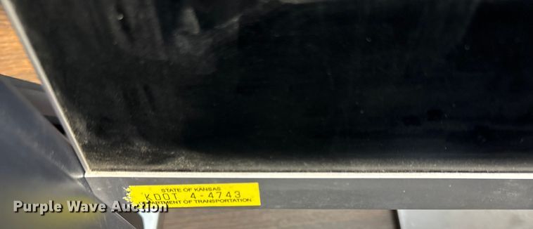 image for item DY8134 (23) monitors