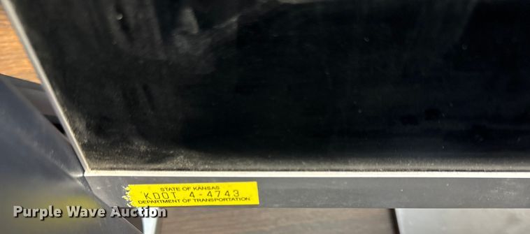 image for item DY8134 (23) monitors