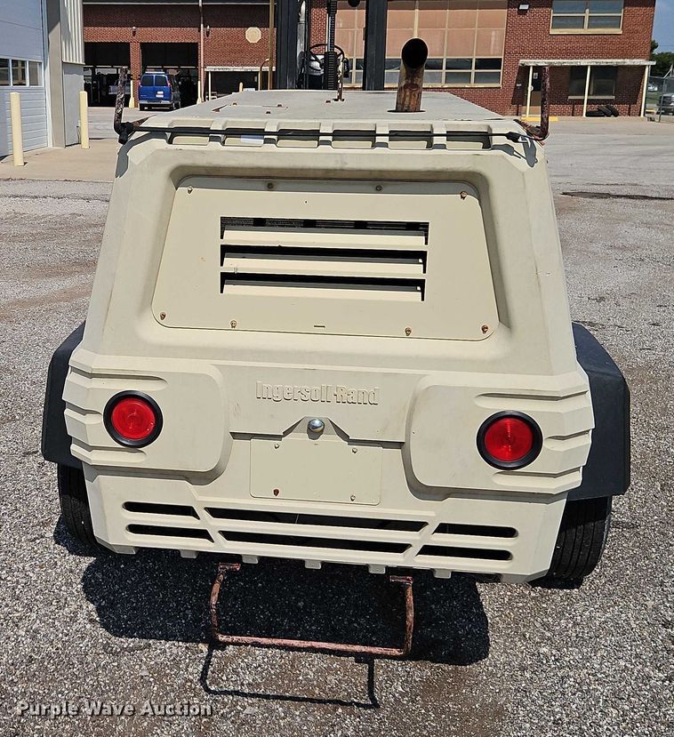 image for item DY8146 2007 Ingersoll Rand P185 air compressor
