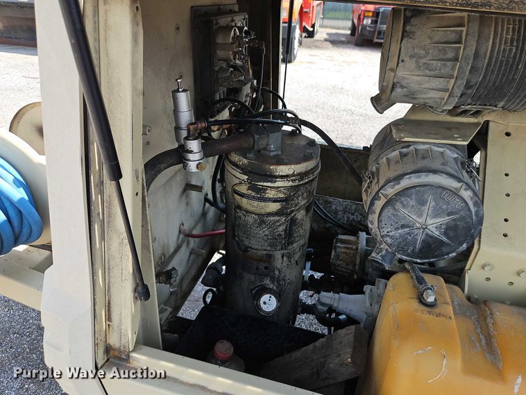 image for item DY8146 2007 Ingersoll Rand P185 air compressor