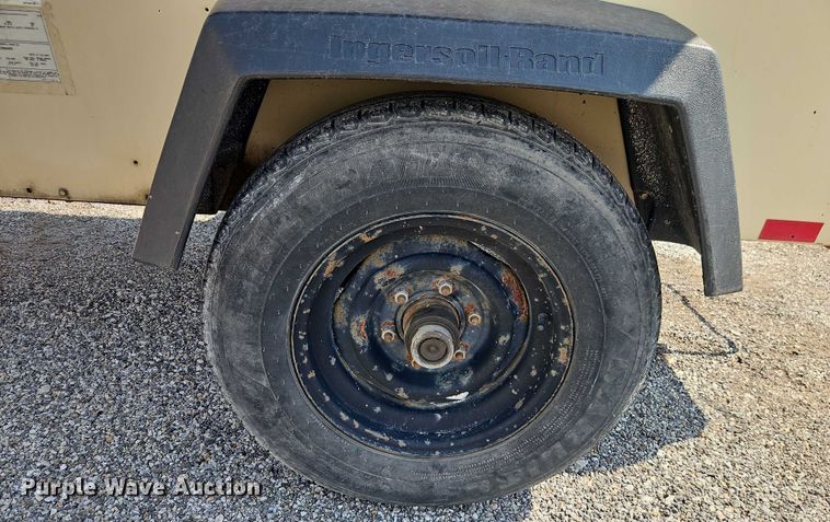 image for item DY8146 2007 Ingersoll Rand P185 air compressor