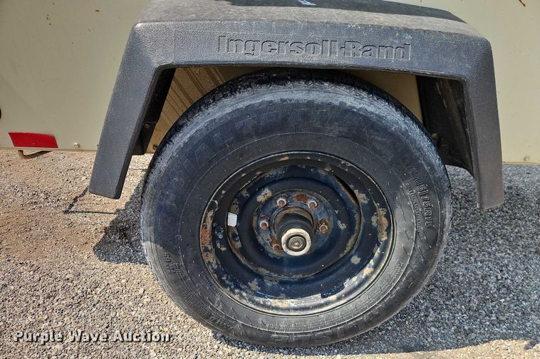 image for item DY8146 2007 Ingersoll Rand P185 air compressor