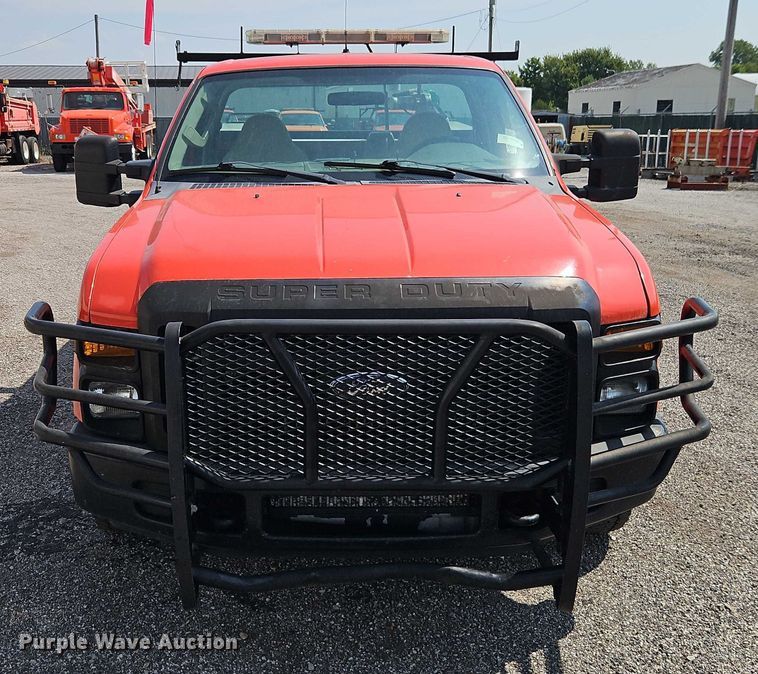 image for item DY8147 2008 Ford F250 Super Duty utility bed pickup truck