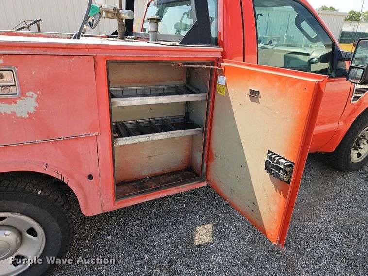 image for item DY8147 2008 Ford F250 Super Duty utility bed pickup truck