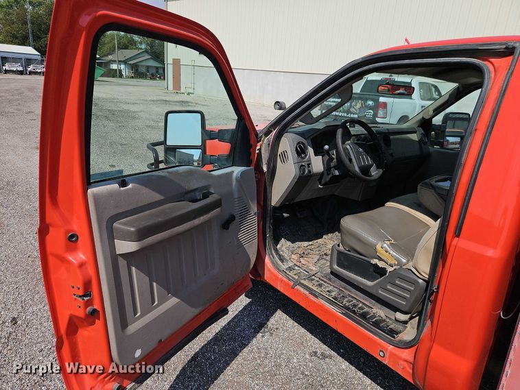 image for item DY8147 2008 Ford F250 Super Duty utility bed pickup truck