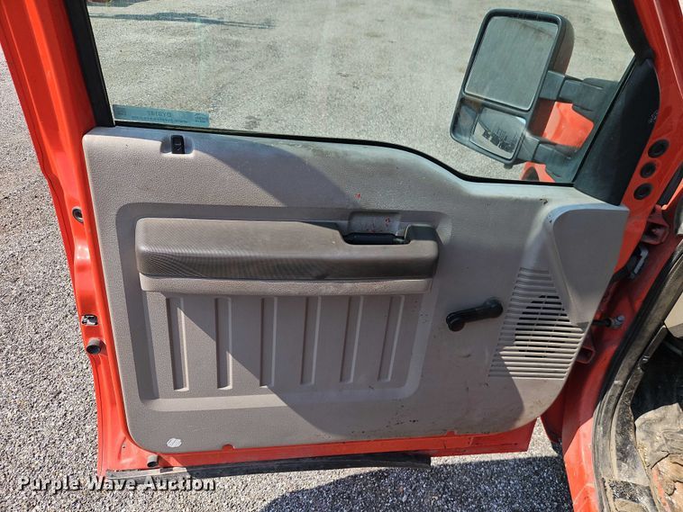 image for item DY8147 2008 Ford F250 Super Duty utility bed pickup truck