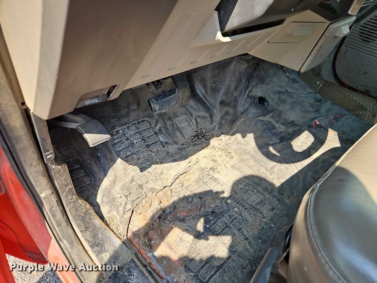 image for item DY8147 2008 Ford F250 Super Duty utility bed pickup truck