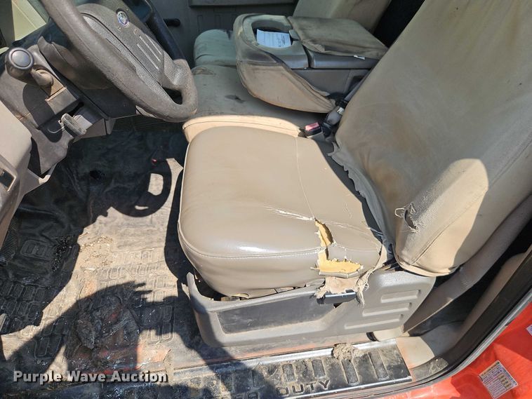 image for item DY8147 2008 Ford F250 Super Duty utility bed pickup truck