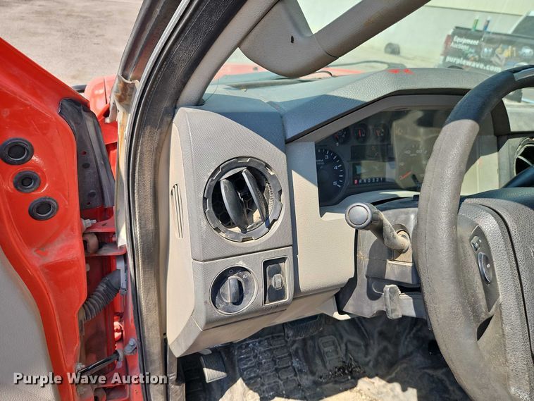 image for item DY8147 2008 Ford F250 Super Duty utility bed pickup truck