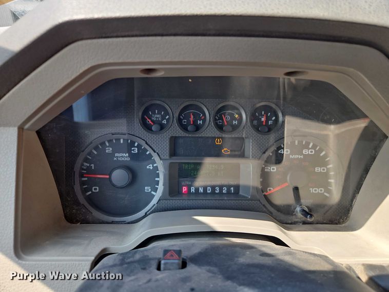 image for item DY8147 2008 Ford F250 Super Duty utility bed pickup truck