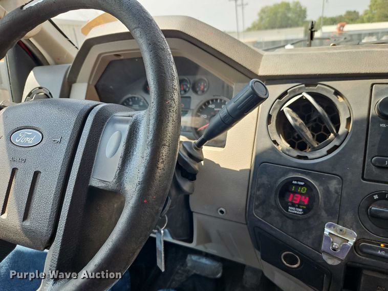 image for item DY8147 2008 Ford F250 Super Duty utility bed pickup truck