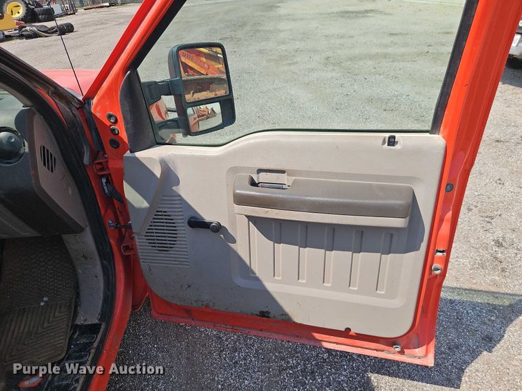 image for item DY8147 2008 Ford F250 Super Duty utility bed pickup truck