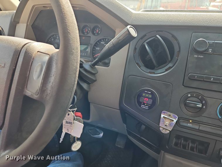 image for item DY8148 2009 Ford F250 Super Duty pickup truck