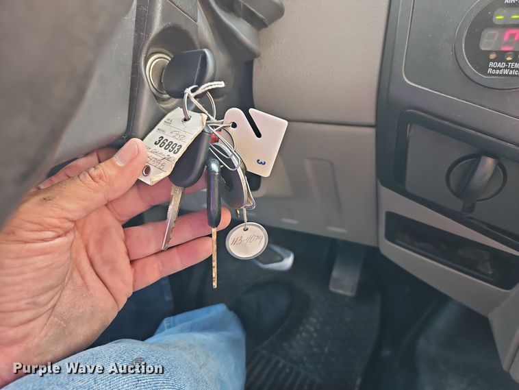 image for item DY8148 2009 Ford F250 Super Duty pickup truck